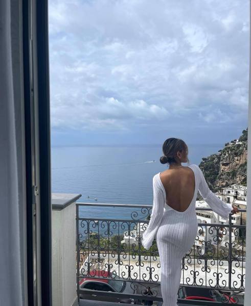 Open back long sleeved sexy knitted long skirt with tight buttocks and pit stripes, low waisted cored yarn dress for women