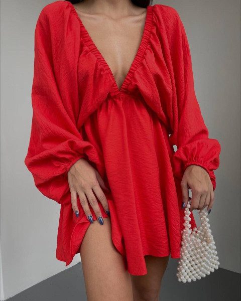 V-neck long sleeved dress with self-designed bubble sleeves and large swing skirt
