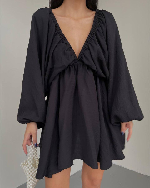 V-neck long sleeved dress with self-designed bubble sleeves and large swing skirt