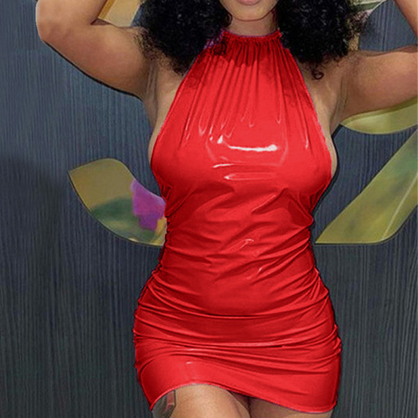 Tight fitting buttocks and hanging neck design, backless bright leather dress, sleeveless short skirt
