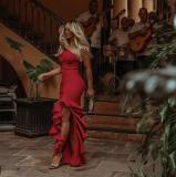 Ruffled hem with a large slit and a solid color dress that mops the floor