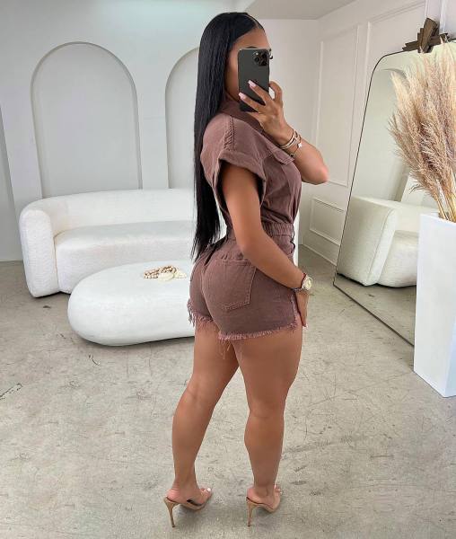 Waistband breasted and perforated tight hip lifting shorts
