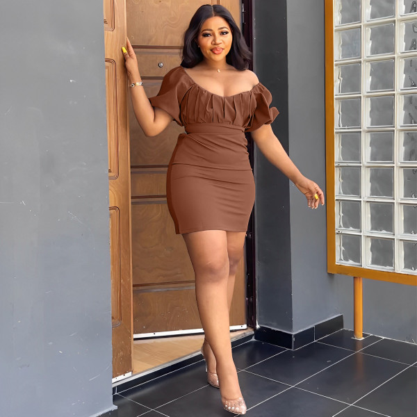Waist tightening and slimming design with a deep V-neck and buttocks wrap dress