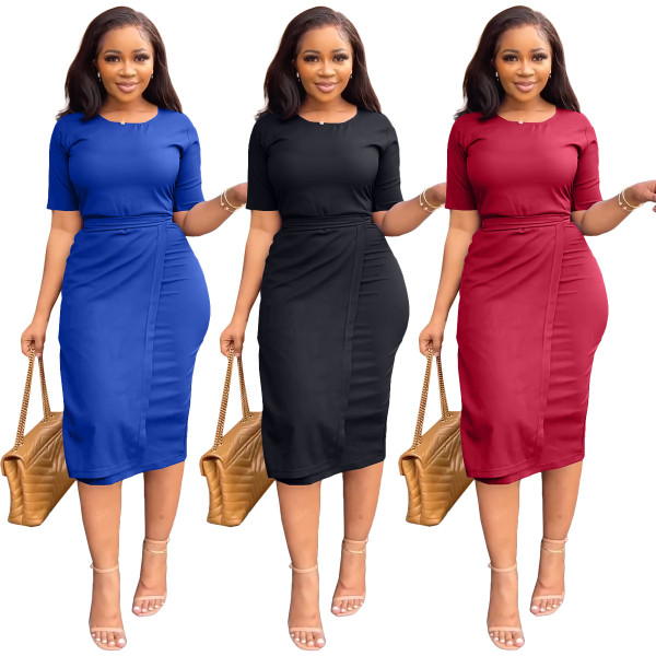 Medium sleeved round neck dress