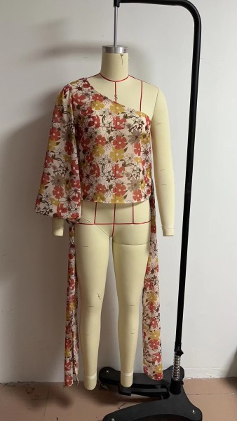 Sexy digital printed single sided sleeve flare sleeve top