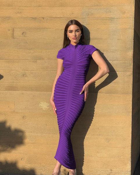 Short sleeved round neck slim fitting dress