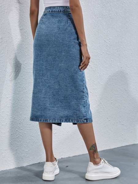 Fashionable high waisted single breasted denim half length skirt