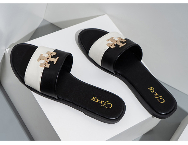 One line sandals for women