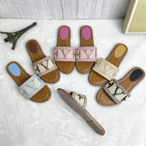 Embroidered flat bottomed slippers