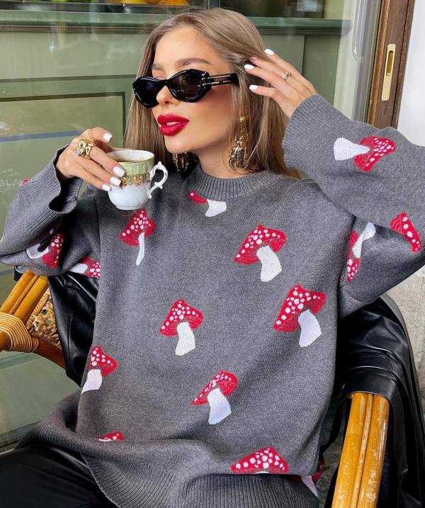 Printed contrasting pullover sweater