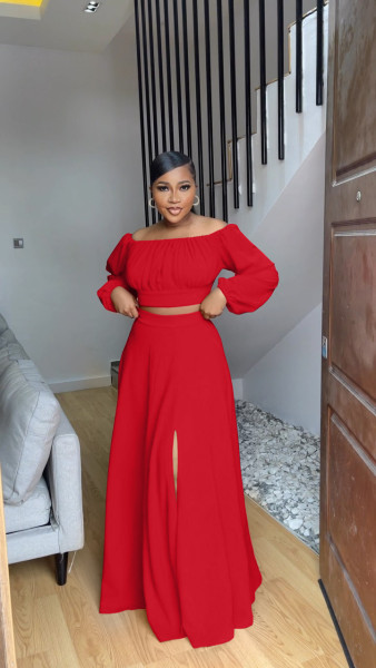 Off shoulder small lantern sleeve split skirt two-piece set