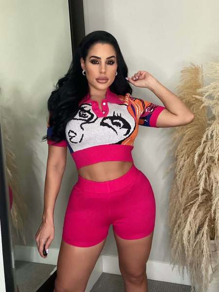 Women's knitted elastic figure depiction sweater short set