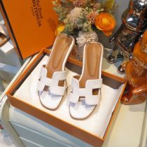 Non slip flat bottomed beach shoes