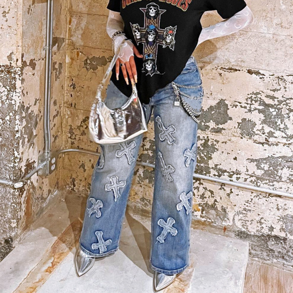 Cross stitching washed pocket jeans