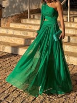 Dress up in large size, dress with sloping shoulders, slim fitting dress, solid color long skirt