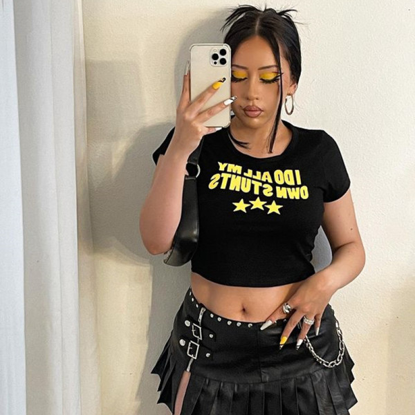 Letter printed short sleeved T-shirt with exposed navel