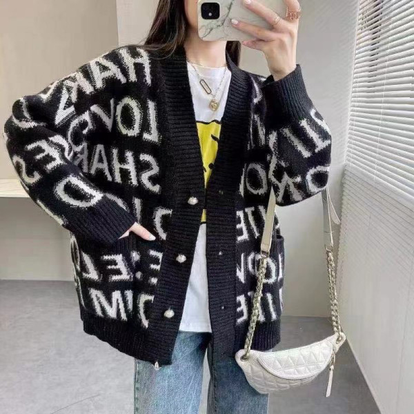 Medium length sweater V-neck knit jacket