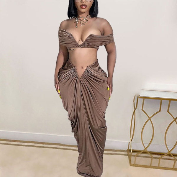 Sleeveless bra, elastic, tight fitting, floor sweeping, pleated skirt two-piece set