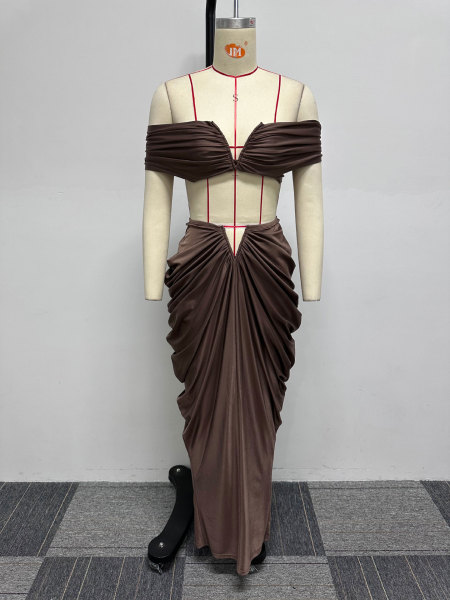 Sleeveless bra, elastic, tight fitting, floor sweeping, pleated skirt two-piece set