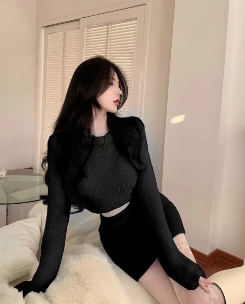 Two piece set of knitwear, sweater, buttocks and skirt