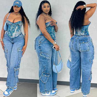 Solid color straight leg pants with multiple pockets in three dimensions
