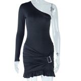 Single shoulder slanted neck tight fitting dress, solid color long sleeved ruffled edge wrapped hip skirt