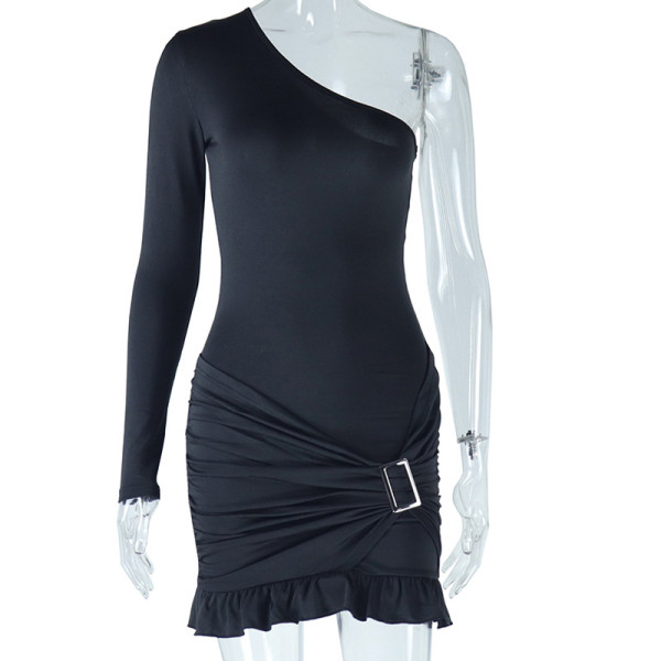 Single shoulder slanted neck tight fitting dress, solid color long sleeved ruffled edge wrapped hip skirt