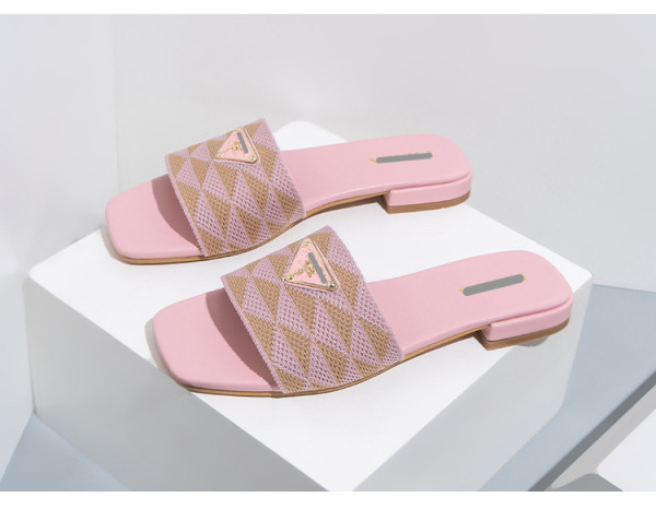 Triangle logo thick heel slippers