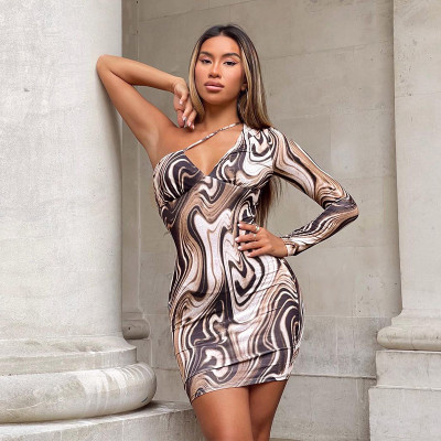 Single shoulder long sleeved water ripple printed buttocks wrapped dress