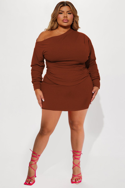 Diagonal shoulder pleated top, threaded half skirt, sexy two-piece set