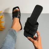 Wearing women's sandals and beach shoes externally