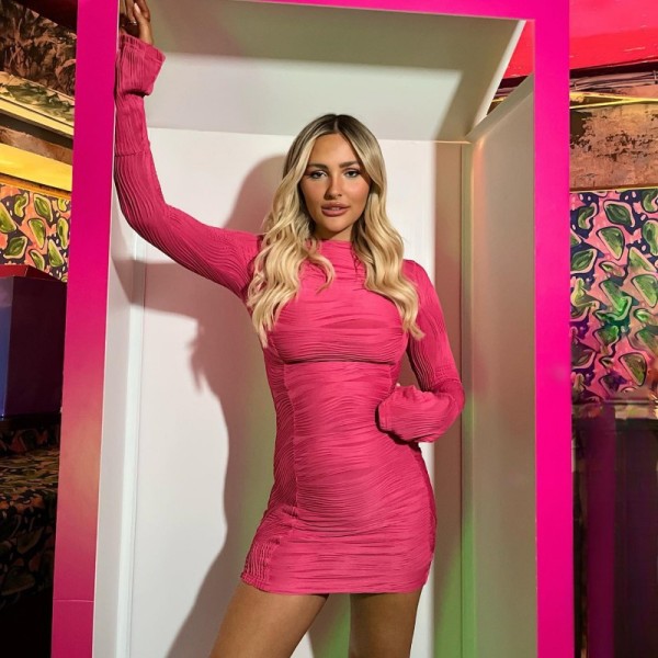 Solid round neck long sleeved buttocks wrapped water wave sexy slim fit dress
