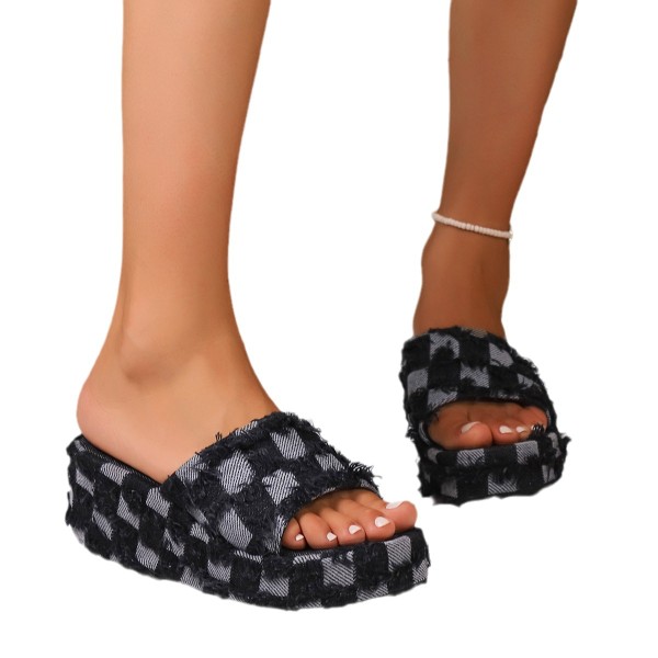 Thick soled casual slippers