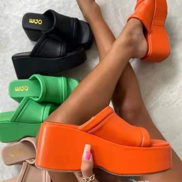 Large size thick bottomed sponge cake square headed women's sandals and slippers