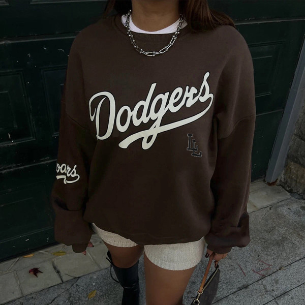 Round neck letter printed long sleeved hoodie