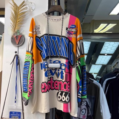 Graffiti print design round neck long sleeved T-shirt