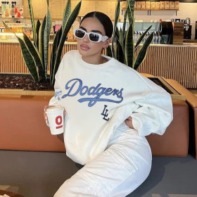 Round neck letter printed long sleeved hoodie
