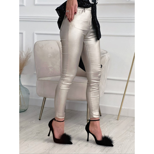Tight pocket pants