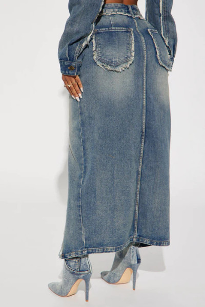 Tight fitting denim skirt