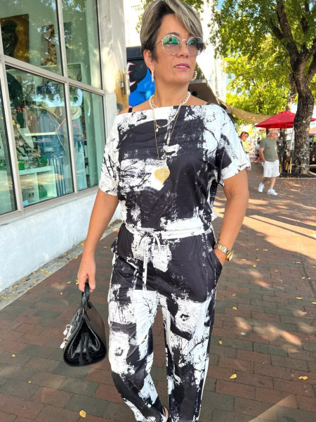 Printed short sleeved one shoulder elastic elastic slim fit jumpsuit