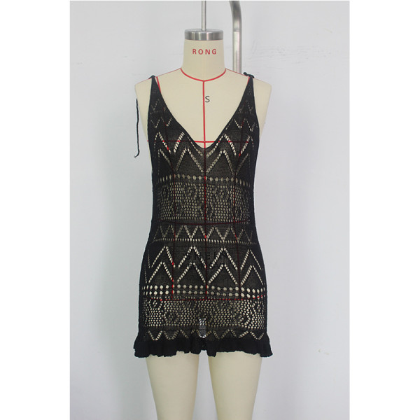 Knitted suspender with deep V-shaped perspective, sexy hollow flower skirt hem, one-piece knitted beach skirt