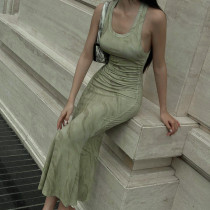 Tank print pleated slimming dress