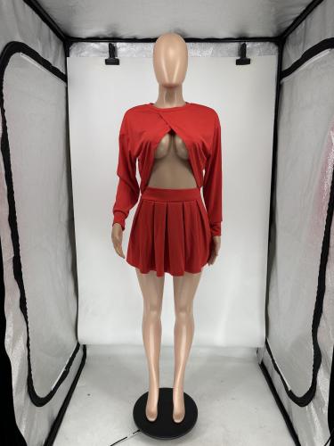 Two piece set of backless top pleated short skirt