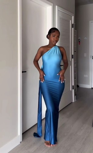 Sleeveless slanted shoulder gradually changing color, sexy slim fit, buttocks wrapped dress