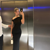Diagonal shoulder short sleeved solid color buttocks wrapped long dress