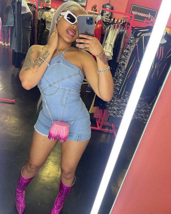 Hanging neck and backless elastic jumpsuit shorts