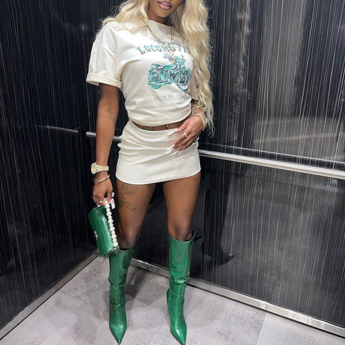 Set of short sleeved T-shirt and ultra short skirt two-piece set