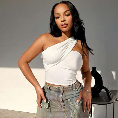 Diagonal shoulder strapless top with two sleeveless short tops