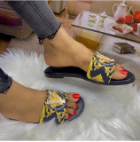 V-buckle hardware decoration straight shaped slippers