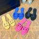 Wearing a one-line sandal with jelly flat bottomed slippers for external wear